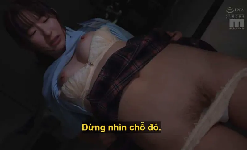 Sếp lớn lập mưu xxx cô em dưới quyền kiêu kỳ lười nhác, suốt ngày bận rộn tán gẫu tin nhắn cùng người yêu.